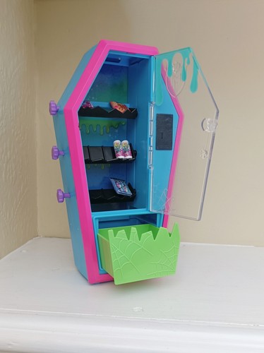 Monster high student lounge - high,