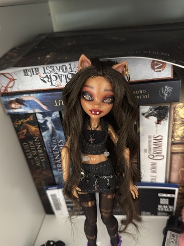 Monster high doll - high, clawdeen